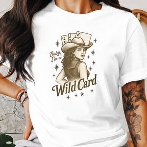 Wild Card Cowgirl Art, Download digitale di Poker Queen, Grafica Western Png Jpg Pdf Girl Power, Clipart di carte da gioco, Grafica di casinò