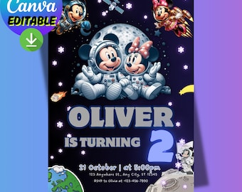 Peut inclure: Une invitation d'anniversaire avec Mickey et Minnie Mouse en combinaisons d'astronautes, avec le texte "OLIVER IS TURNING 2". Le design comprend une lune, des étoiles, la date et l'heure de la fête.