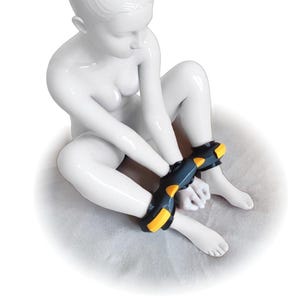Wickedergonomy Apex Beam: Full-body posture restraint (wrist-to-ankle) - ergonomic & quick release, black/orange