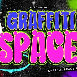 Puede incluir: Un diseño gráfico vibrante con las palabras "GRAFFITI SPACE" en letras gruesas y de burbujas. El texto está delineado en negro, con colores azul y rosa. El fondo es un diseño oscuro y moteado con temática espacial con ilustraciones de estilo graffiti.