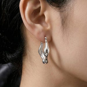 Örhängen i 925 sterlingsilver för kvinnor, små hypoallergena örhängen med spärr, lätta vardagssmycken, present till henne