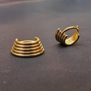 5-Tier Stack Hinged Titanium Clicker -16G Stacked Septum Clicker - Septum Ring - Tier Hinged Segment Conch Ring- Ring Punk Goth Size 8mm