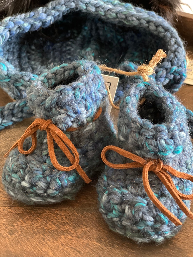 More colors, booties, baby shoes, trendy baby, warm shoes, warm socks, acrylic/wool combination, suede laces image 6