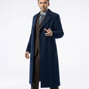 Cosplayjas van David Tennant, de veertiende Doctor uit Doctor Who, wollen jas, cosplayjas uit de tv-serie.