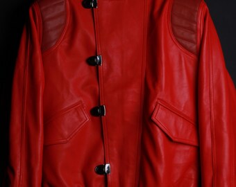 Akira Kanedaの象徴的な赤いレザーバイカージャケット、Akiraカプセル