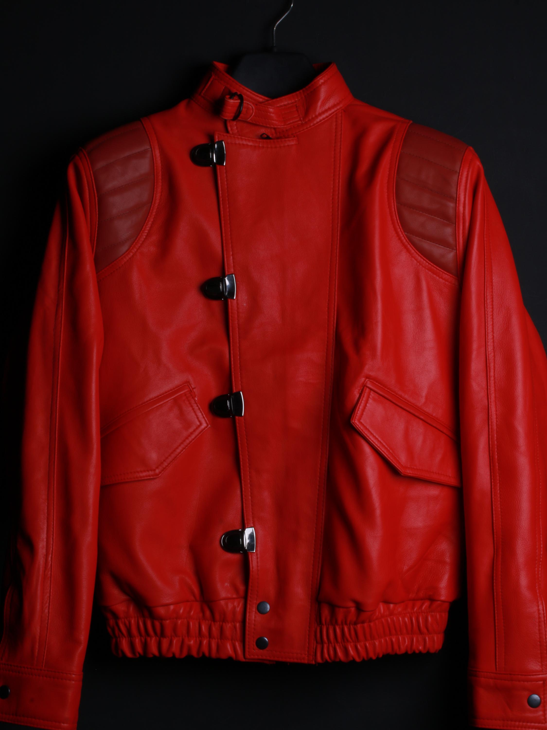 Akira Kanedaの象徴的な赤いレザーバイカージャケット、Akiraカプセル