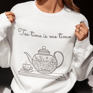 Tea Time is Me Time クルーネック スウェットシャツ、着心地の良いスウェットシャツ、ユニセックスカジュアルウェア、お茶好きの方へのギフトに最適、リラックスに最適