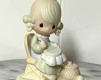 Figura de Madre Costura Querida, Preciosos Momentos – 1979, Porcelana, E-3106