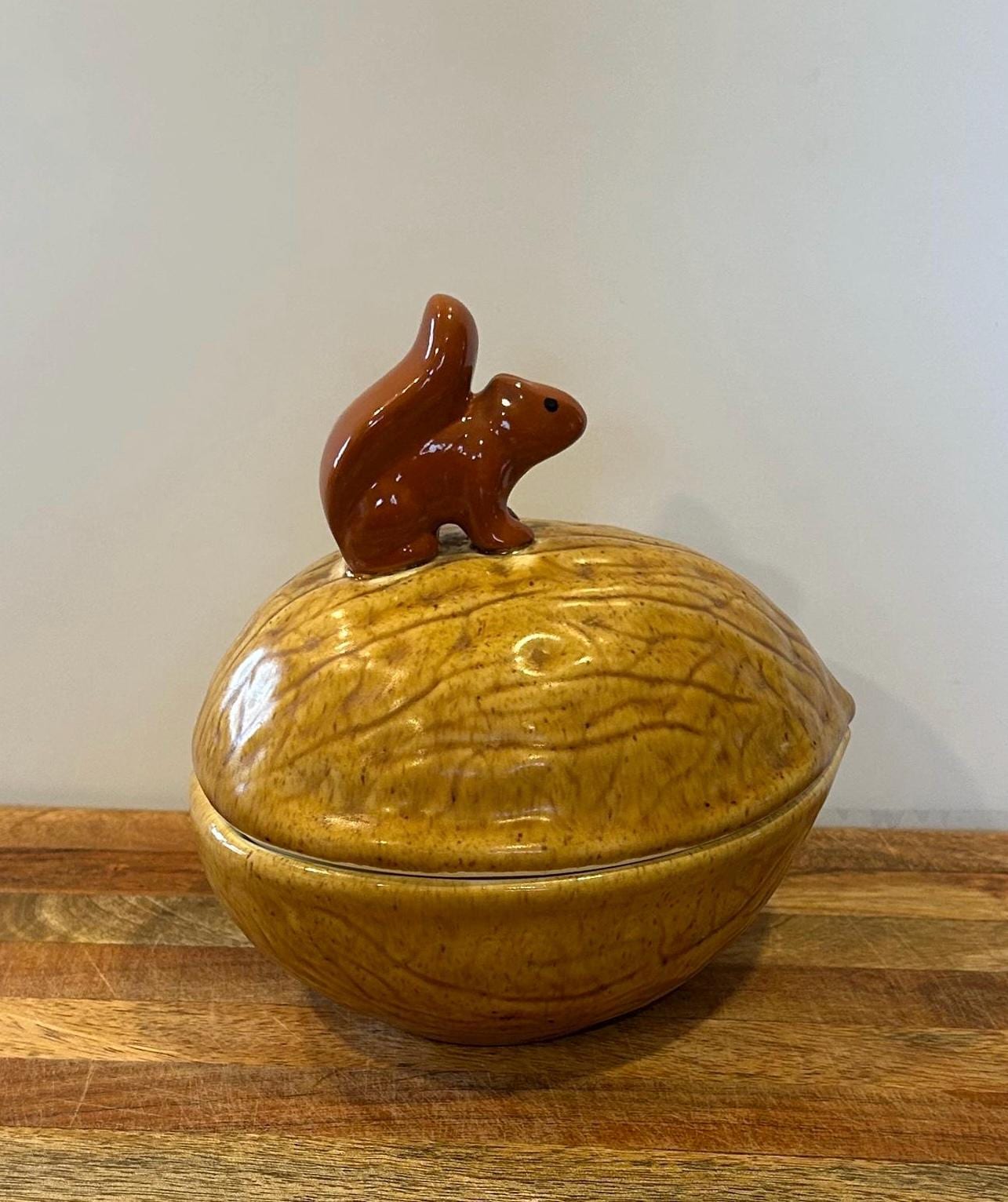 ヴィンテージ 蓋付き 陶器 クルミ型 皿 リス付き/装飾ボウル