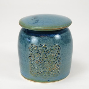 X-SM Handmade Pottery Urn, 0.31 L (19 cu. in), Porcelain Ceramic Urn for Pet Ashes, Keepsake Urn, each piece UNIQUE