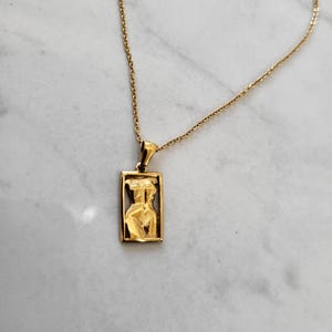 Heilige vrouwelijke kettingoorbellenset | Gouden godin silhouet sieraden| Goddelijk vrouwelijk cadeau afbeelding 6