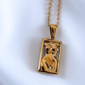 Heilige vrouwelijke kettingoorbellenset | Gouden godin silhouet sieraden| Goddelijk vrouwelijk cadeau afbeelding 8