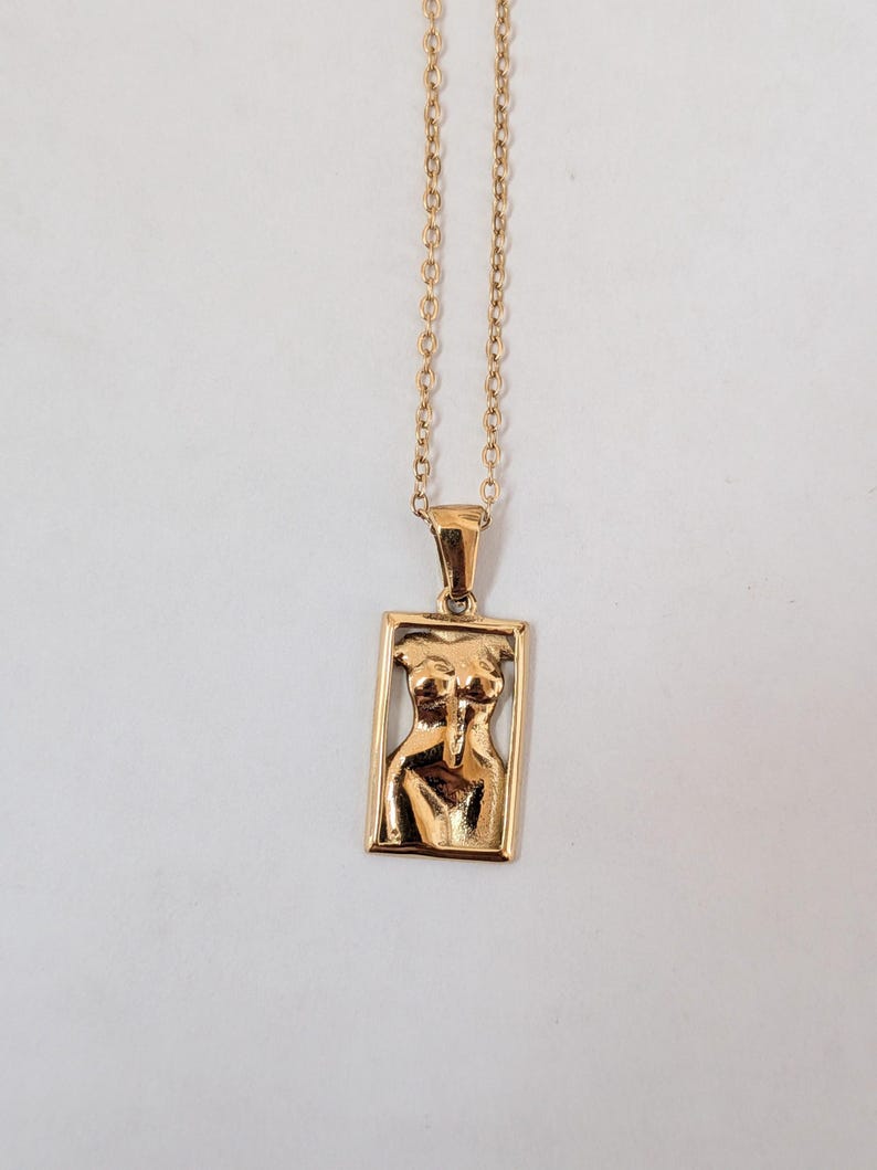 Heilige vrouwelijke kettingoorbellenset | Gouden godin silhouet sieraden| Goddelijk vrouwelijk cadeau afbeelding 4