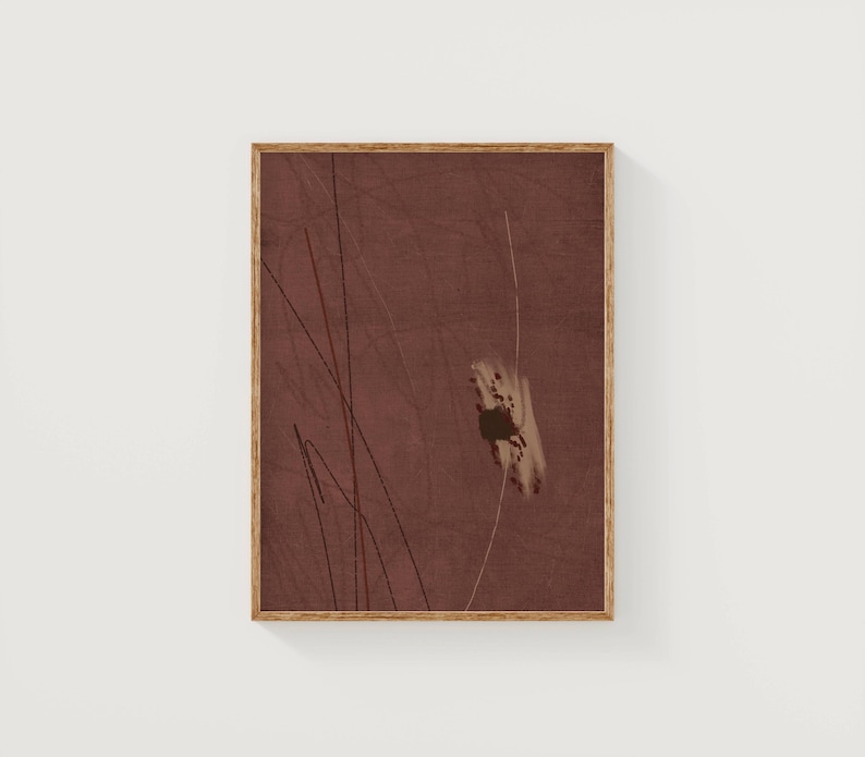 K&ouml;nnte beinhalten: Gerahmter Kunstdruck mit abstraktem Motiv. Der Druck zeigt einen weinroten Hintergrund mit feinen schwarzen Linien und einer strukturierten, hellfarbigen Form. Das Kunstwerk ist in einem Naturholzrahmen gefasst.