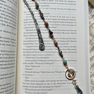 Cancer Zodiac Bookmark, Decorative Beaded Metal Bookmark, Bookshelf Decor, Birth Sign Gift for Book Lovers, Astrology Lover Decor Gift