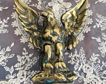 Aldaba de puerta con águila de latón – Herrajes patrióticos para montaje en pared