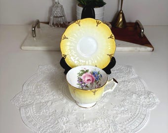 Tazza e piattino Aynsley con motivo a croco giallo, in porcellana fine con decorazioni floreali, collezione di tè vintage.