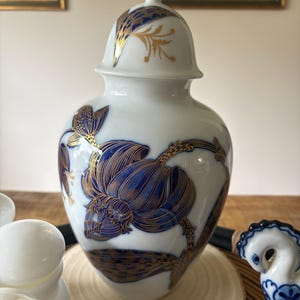 Élégant vase en porcelaine Heinrich & Co. des années 60 avec du vrai cobalt, objet de collection art déco vintage, motif floral, décoration d&#39;intérieur en céramique décorative