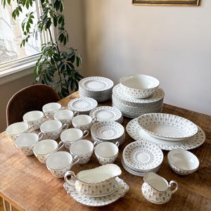 Paragon Regency 69-delige serviesset - vintage servies met bloemen, klassiek porselein servies voor 12, elegante theekopjes en borden