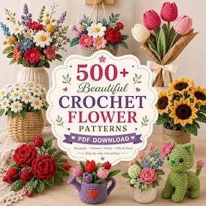Puede incluir: Un gráfico digital con el texto 500+ Beautiful CROCHET FLOWER PATTERNS PDF DOWNLOAD rodeado de varios artículos de ganchillo, incluyendo ramos de margaritas, tulipanes, girasoles, rosas y una figura de gato verde en pequeñas cestas tejidas.
