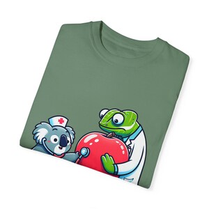 Krankenschwester Doktor Unisex T-Shirt, Geschenk für das Pflegepersonal, medizinisches Oberteil, Krankenhauspersonal Kleidung, Scrubs Print Tshirt, gesundheitliche