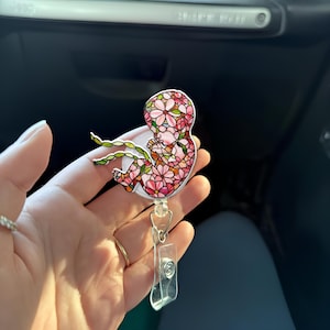 花柄胎児バッジリール、L&D看護師ギフト、出産看護師アクセサリー、産科看護師バッジホルダー、かわいい医療バッジクリップ