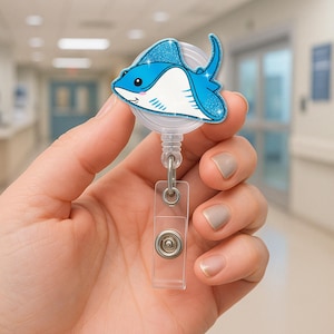 Kute Stingray Faux Glitter Badge Reel, Fish Badge Holder, Nurse ID Reel, Cute Sea Animal Lanyard, Ocean Theme Badge Clip, Gift for Coworker