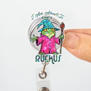 Bobine d'insigne holographique grenouille sorcier, drôle « Je suis sur le point de provoquer un chahut », porte-carte d'identité rétractable, joli cadeau d'infirmière, accessoire pour enseignant