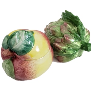 Pair Vintage Italian Ceramic Majolica Apple & Artichoke Covered Lidded Sugar Sauce Bowls Table Decor Palm Beach Regency