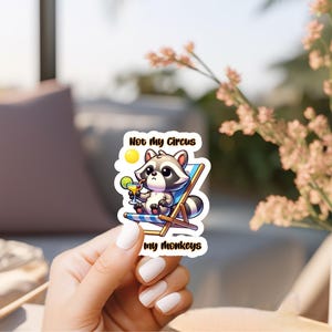 Sticker Not My Circus schattige wasbeer – grappig Stanley Cup-decor – waterdichte vinylsticker voor waterflessen, laptops, bekers en tablets