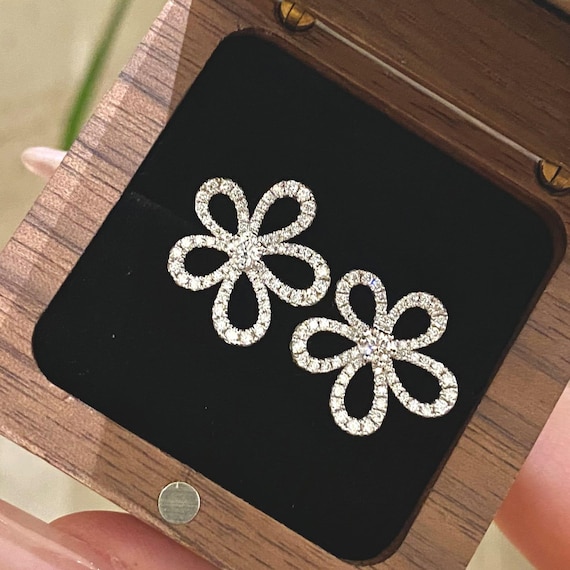 SALE! Pt950 Lab Diamond Large Flower Stud Earrings, Platinum Floral Studs, 0.90ct Sparkle Earrings