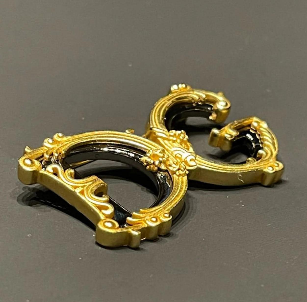 DOLCE&GABBANA　ピンブローチ　美品　ドルガバ　クロス　ゴールド ゴールドブローチ＆ネクタイピン | DG®