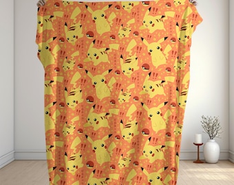 Coperta in pile Pikachu con simpatico motivo elettrico, coperta accogliente e divertente per tutta la famiglia e i bambini, ideale per decorazioni natalizie in stile Kawaii e come regalo.