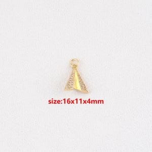 Colgante de avión de papel chapado en oro de 18 quilates, dije de avión de papel con circonita cúbica, accesorios de joyería DIY