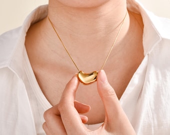 Statement bedelketting gepofte hart, dikke hartketting, 18k vergulde statement sieraden, Valentijnsdagcadeaus voor haar