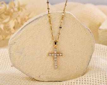 Zierliche Kreuz Halskette, kleine Diamant Kreuz Halskette, christliche Geschenke, Taufe Halskette, Weihnachtsgeschenk für Frauen
