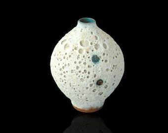 White volcanic texture bottle