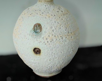 White volcanic texture bottle