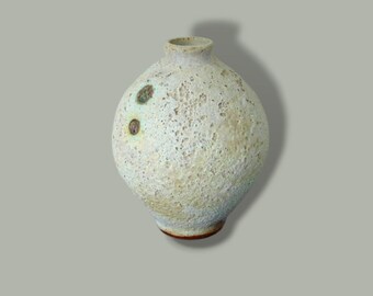 Abraided white volcanic texture bottle