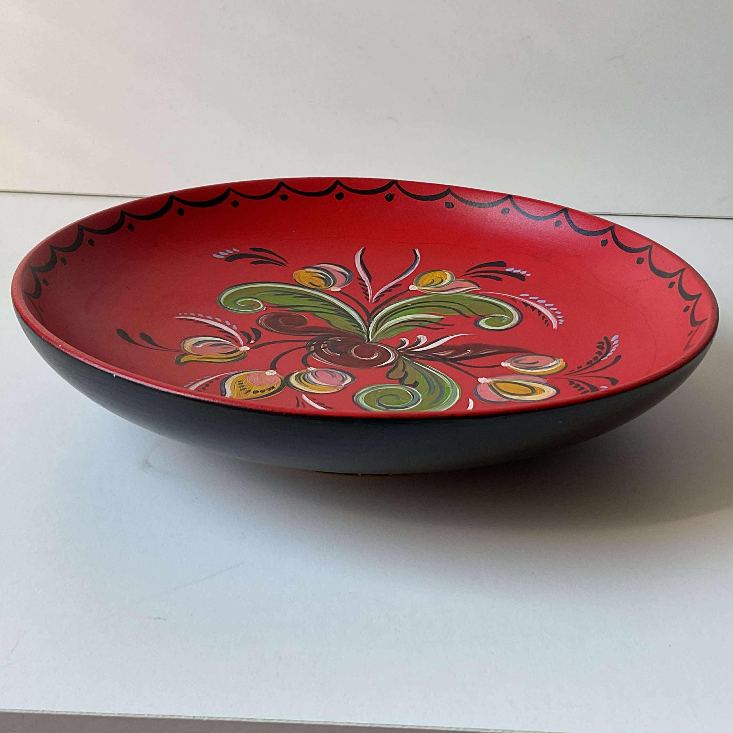 ノルウェーの民芸品 手描きローズマリング木製プレート コレクターズ