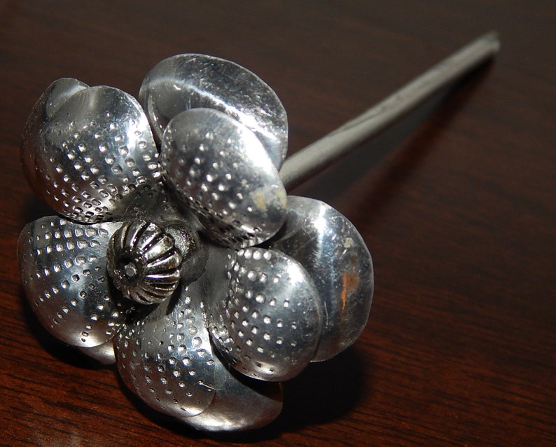 20/% Sale Vintage Metal Flower Hair Pin