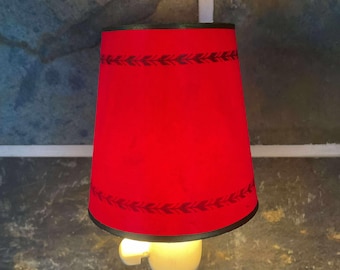 Vintage liten röd lampskärm