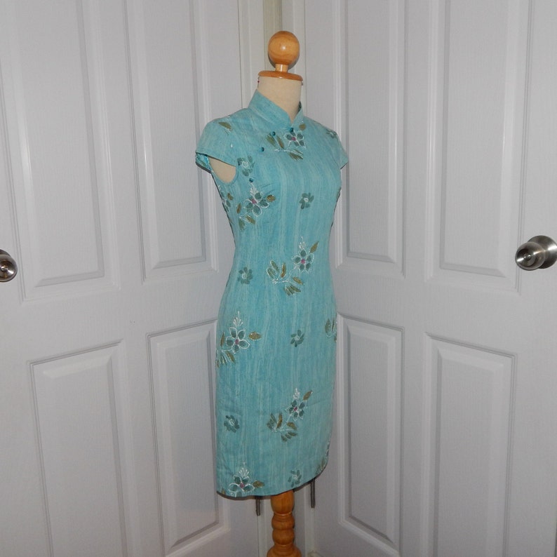 Vintage Beautiful Blue Crinkle Embroidered Hand Painted Floral Qipao Chinese Dress Bust 34 US Size S or Size 6
