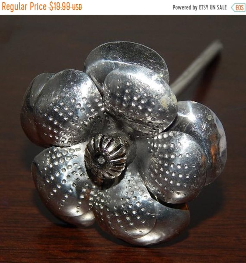 20/% Sale Vintage Metal Flower Hair Pin