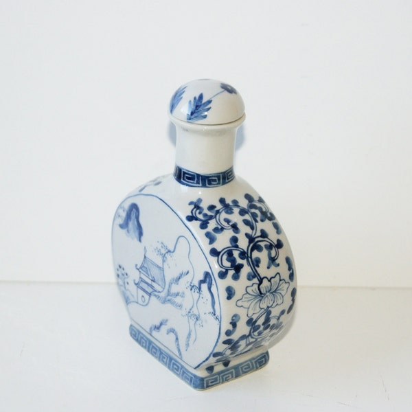 Chinese Hand Painted Blue & White Pottery Snuff Bottle with Screw cap Home Ornament.