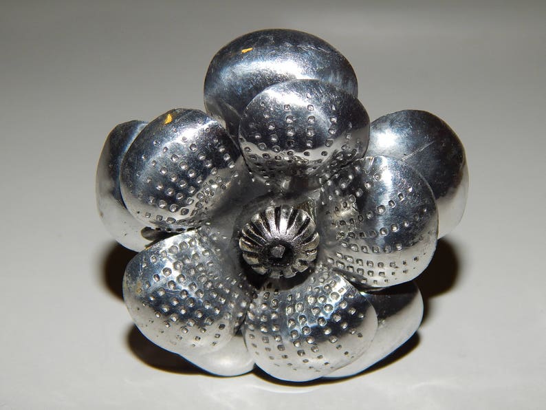 20/% Sale Vintage Metal Flower Hair Pin