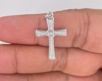 スターリングシルバー CZ ハートクロスペンダント - ギフトボックス