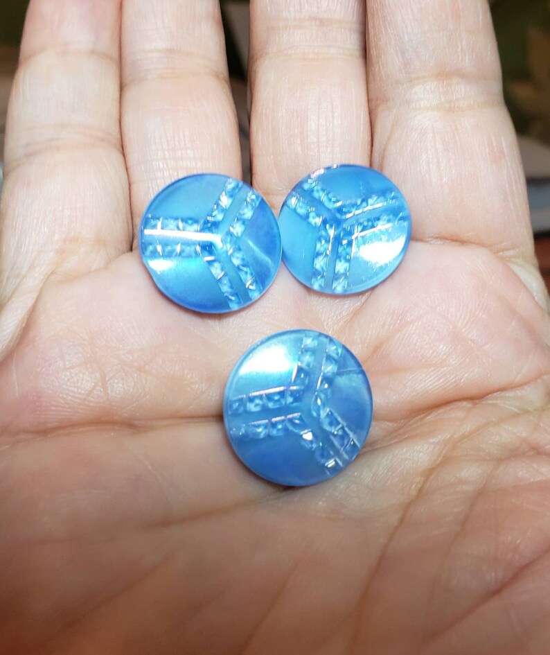 Light Blue 18 m, Lined Pattern Opalescent Baby Blue Glass Buttons 6 VintageAntique Czech Glass Buttons Round Rare Textured Pattern