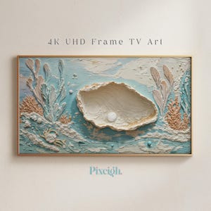 Può includere: Un'opera d'arte incorniciata per TV 4K UHD Frame. L'opera raffigura una scena oceanica astratta con una grande conchiglia bianco sporco come punto focale. La tavolozza dei colori include sfumature di blu, beige e oro, con il testo "4K UHD Frame TV Art".