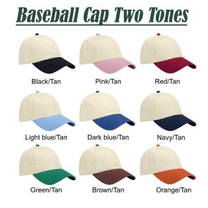 Puede incluir: Una colecci&oacute;n de nueve gorras de b&eacute;isbol, cada una con una corona color canela y una visera de color contrastante. Las combinaciones incluyen negro, rosa, rojo, azul claro, azul oscuro, azul marino, verde, marr&oacute;n y naranja. El texto Baseball Cap Two Tones es visible.
